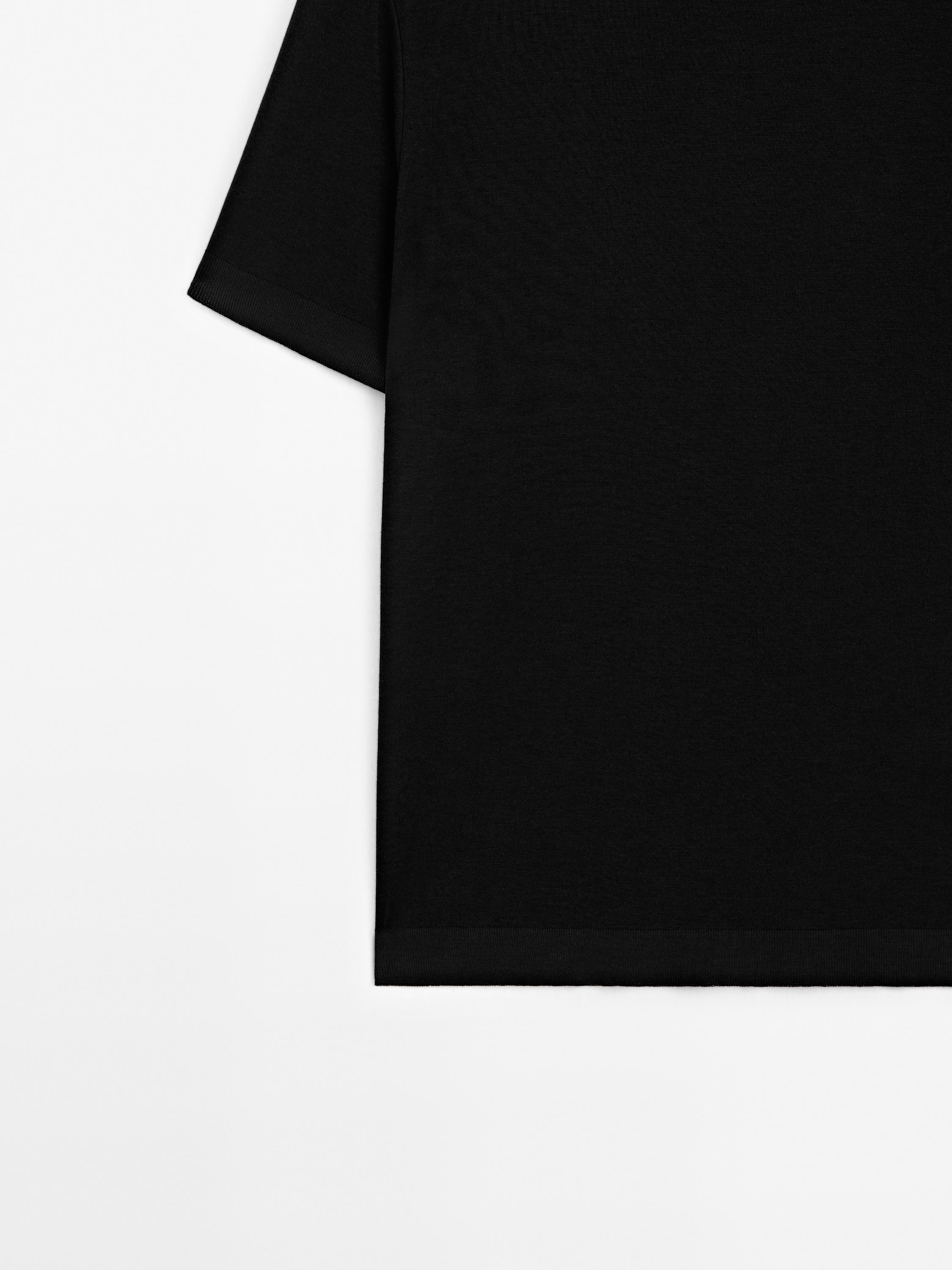 100% cotton T-shirt with ribbed trims